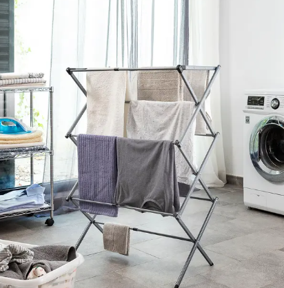 Taitettava ja jatkettava metallinen vaatekuivain 3 tasolla